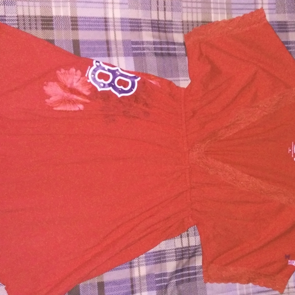 ❤💙Lace trim Red Sox Top❤💙 - Picture 5 of 9